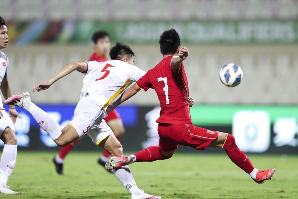 今日焦点战预告14:00 澳超 麦克阿瑟FC VS 惠灵顿凤凰 近期状态火热的两队可否在本轮联赛收官战中贡献出一场精彩对决？03:45 意甲 亚特兰大 VS 萨勒尼塔纳 双线作战、饱受伤病困扰的亚特兰大在主场全取3分延续胜势？04:00 西甲 赫罗纳 VS 阿拉维斯 本赛季西甲最大黑马赫罗纳借助主场之利反超皇马重新登顶？事件赛季报销+无缘欧洲杯！